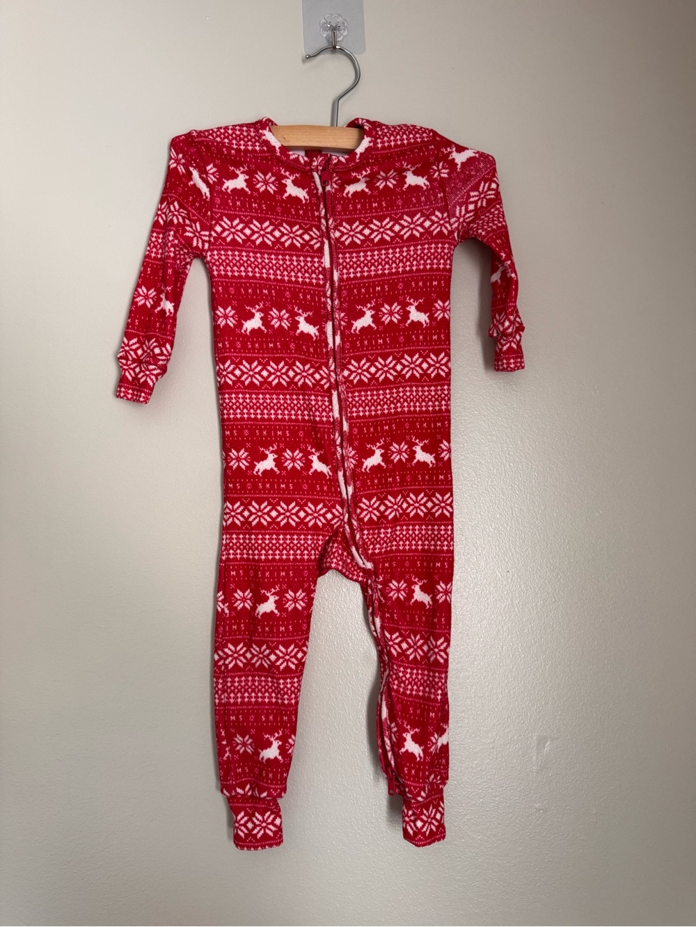 Skims Baby Red and White reindeer Christmas zip up pajamas 12m